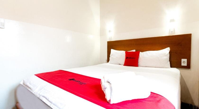 RedDoorz near Halim Perdanakusuma 3 Bed and Breakfast in Jakarta