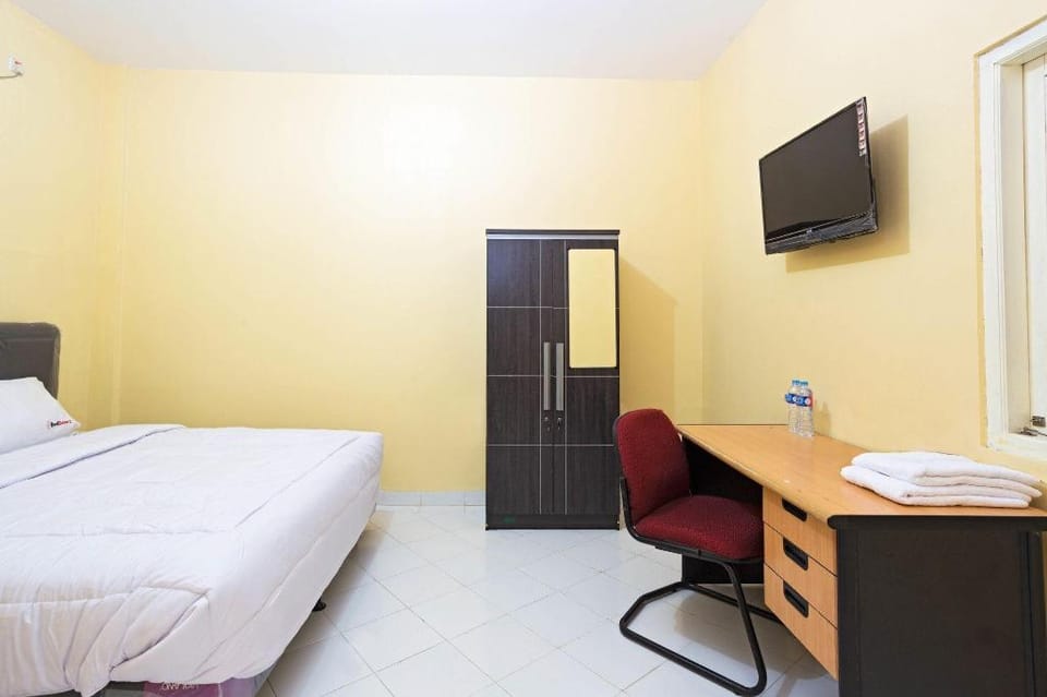 RedDoorz near Halim Perdanakusuma 3 Bed and Breakfast in Jakarta