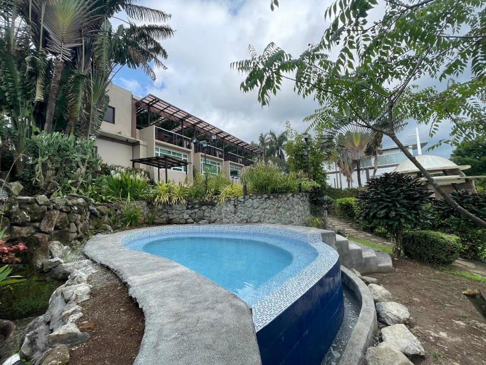 Lakeview Suites By Cocotel Hotel in Tagaytay