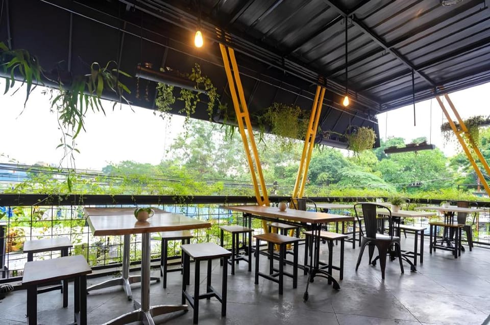 RedDoorz near Botani Square Mall Bed and Breakfast in West Java