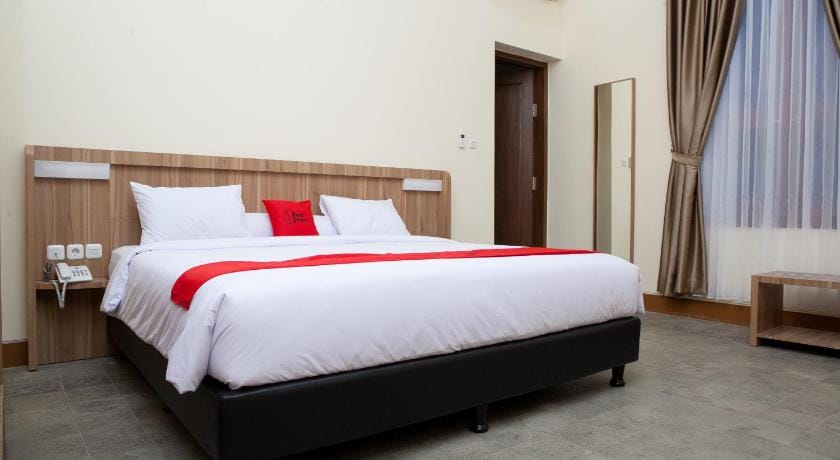 RedDoorz Plus near Pasundan University Bed and Breakfast in Bandung