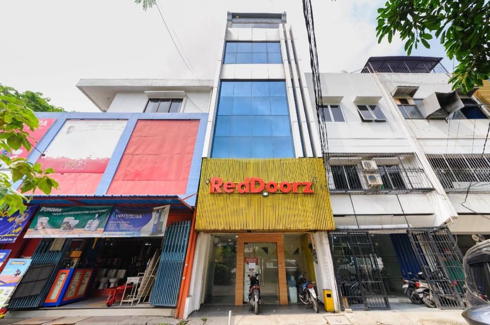 RedDoorz Plus @ Danau Sunter Utara Bed and Breakfast in Jakarta