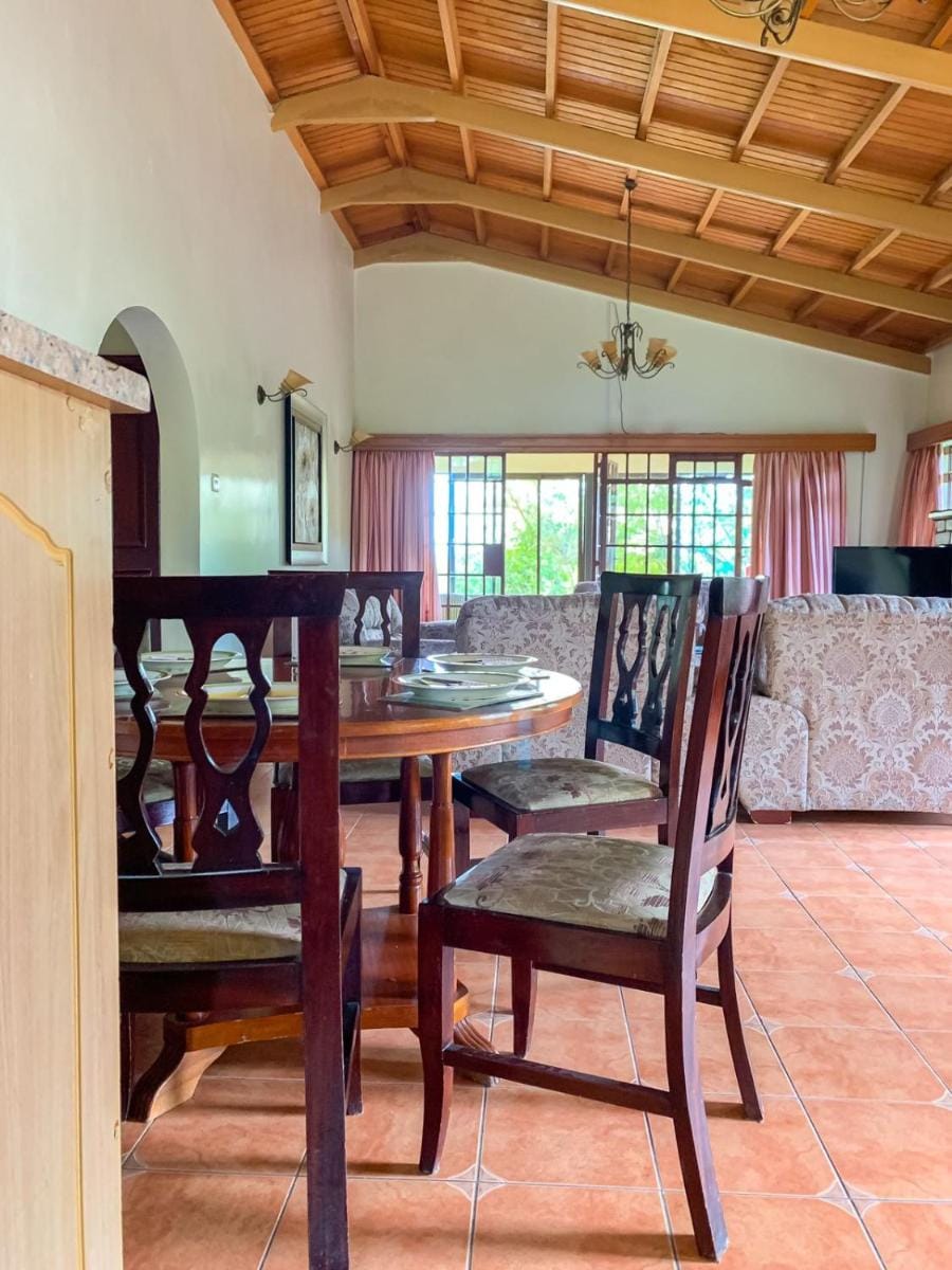 Oilepo Cottage Bed and Breakfast in Kenya