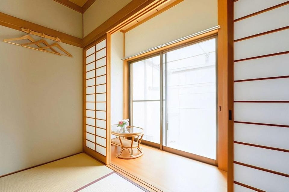 A and Z GUEST HOUSE Bed and Breakfast in Osaka Prefecture