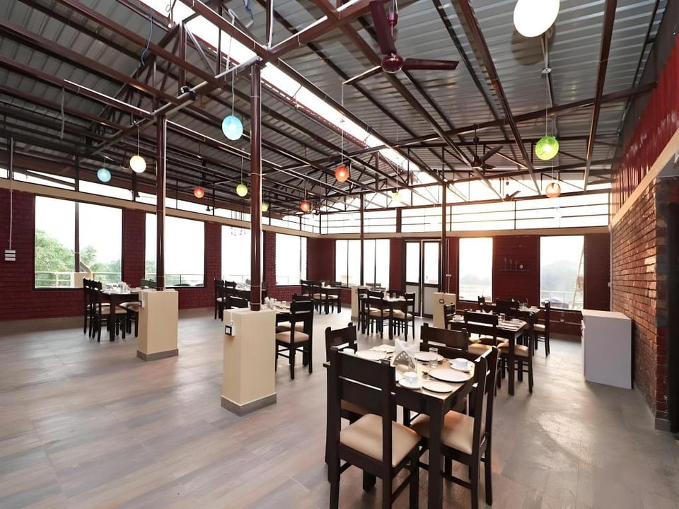 Super Townhouse Oak Pacify Hills Hotel in Uttarakhand