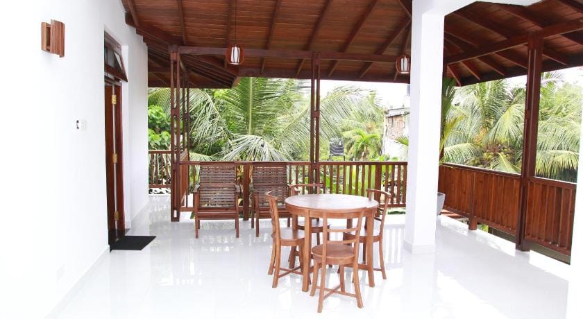 Submarine Rest Bed and Breakfast in Southern Province