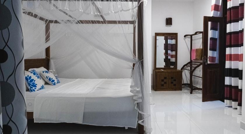 Submarine Rest Bed and Breakfast in Southern Province