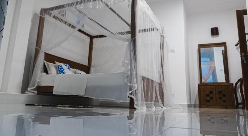 Submarine Rest Bed and Breakfast in Southern Province