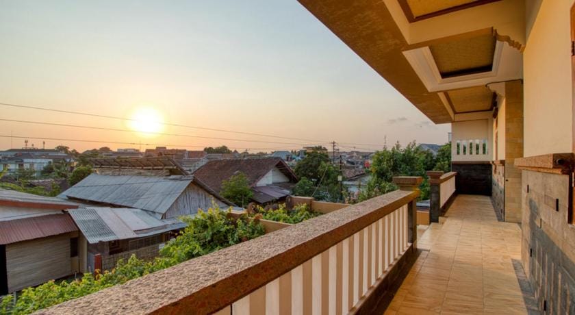 RedDoorz Plus near Lempuyangan Station 4 Bed and Breakfast in Yogyakarta