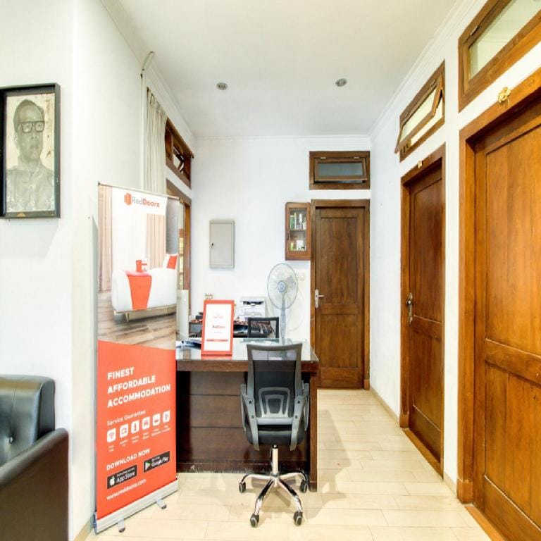 RedDoorz Plus near Lempuyangan Station 4 Bed and Breakfast in Yogyakarta