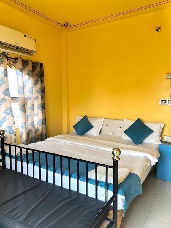 Hostel Crown Udaipur Hotel in Udaipur