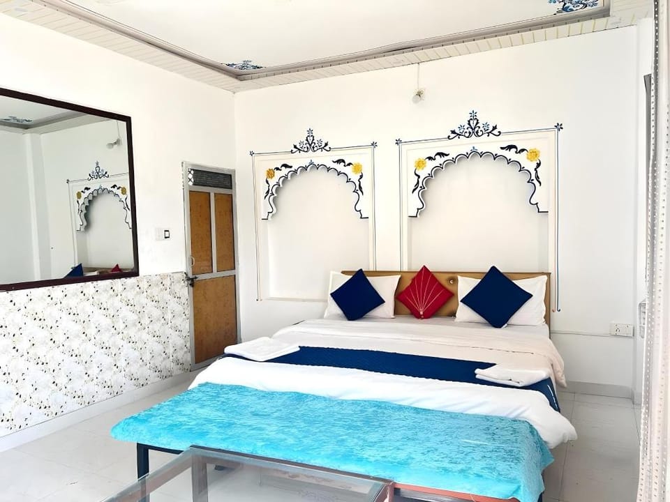 Hostel Crown Udaipur Hotel in Udaipur