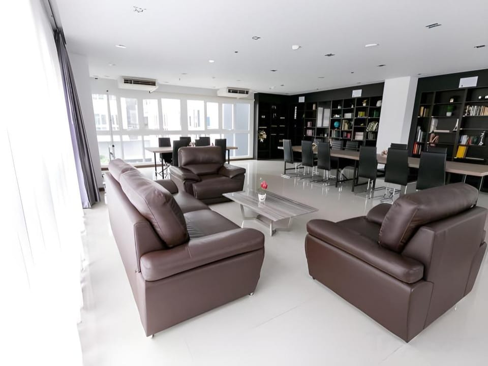 Locals Prio ChiangMai Central Airport Plaza Apartment in Chiang Mai