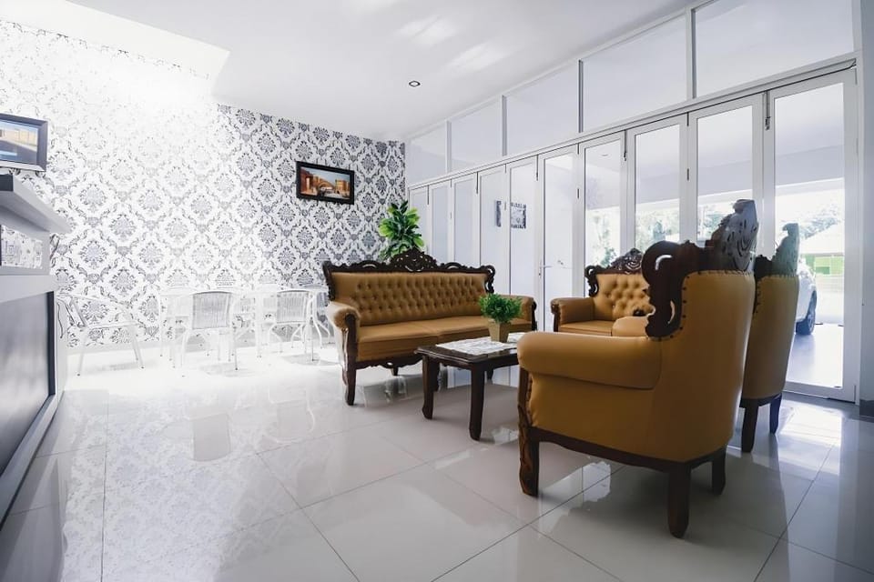 RedDoorz near Hermes Place Polonia Medan Bed and Breakfast in Indonesia