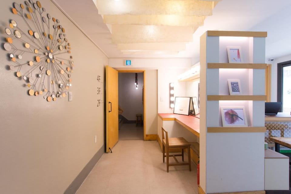 Travel Monster Stay Bed and Breakfast in Seoul