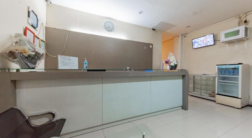 RedDoorz near Pasar Tarapung Siring Banjarmasin Bed and Breakfast in Indonesia