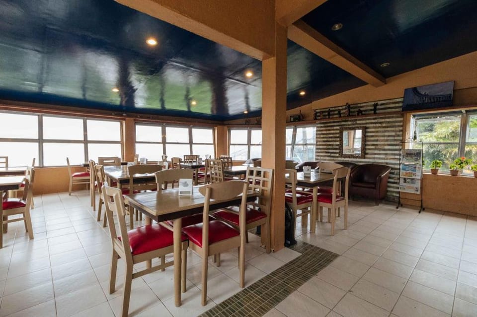 RedDoorz Plus The Ridge Tagaytay City - Vaccinated Staff Hotel in Tagaytay