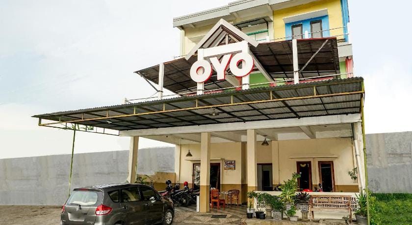 Kartika Homestay Syariah Vacation rental in Surabaya