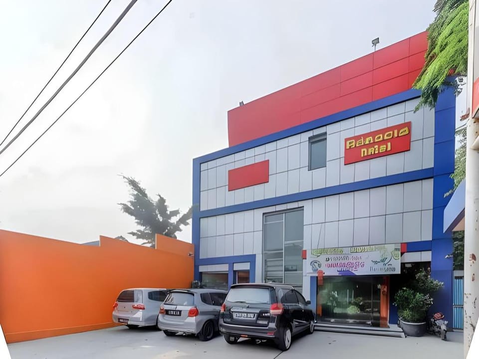 RedDoorz Plus @ Jalan Pemuda Jakarta Hotel in Jakarta