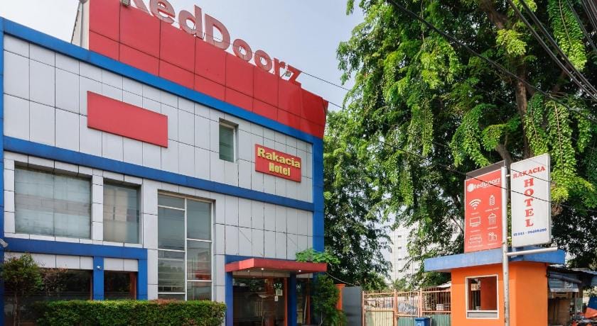 RedDoorz Plus @ Jalan Pemuda Jakarta Hotel in Jakarta