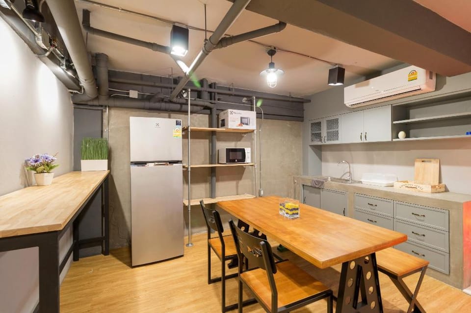 Red Pin Inn Apartment in Bangkok