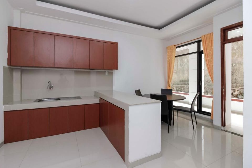 RedDoorz Premium near Stasiun Lenteng Agung Bed and Breakfast in South Jakarta City