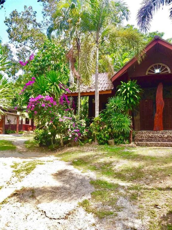 Baan Pak Rim Kuen Resort Bed and Breakfast in Surat Thani Changwat