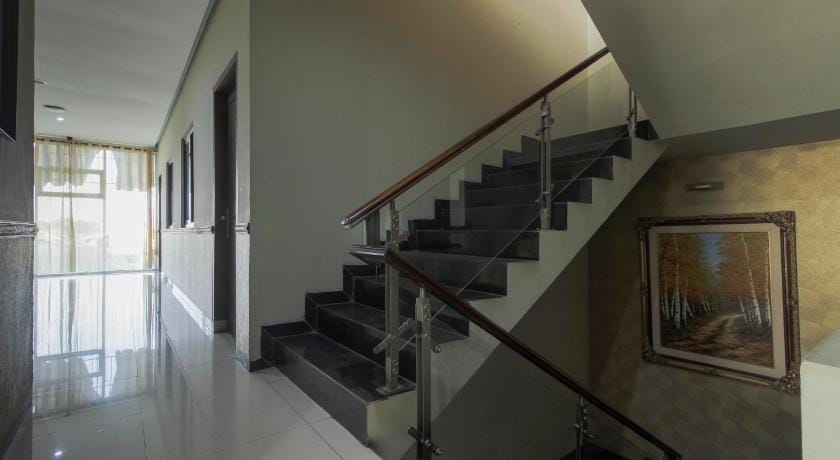 RedDoorz Plus @ Tuparev Cirebon Hotel in West Java