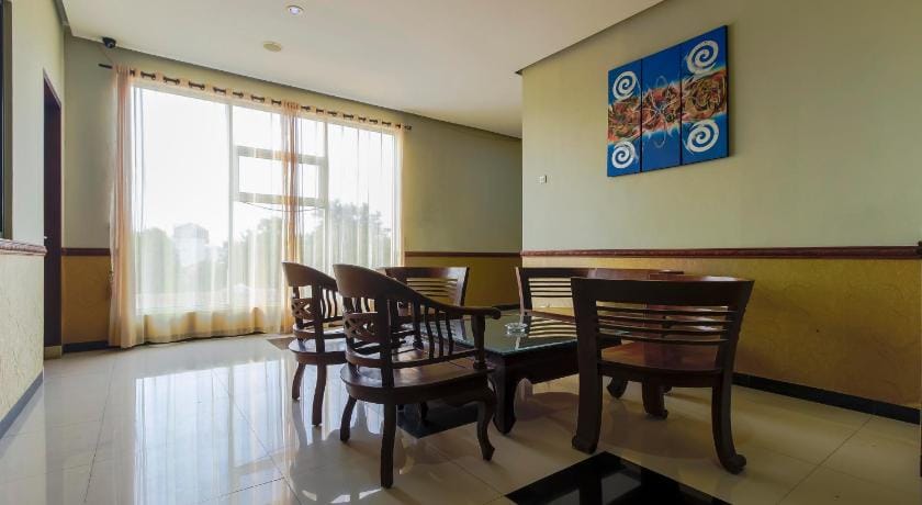 RedDoorz Plus @ Tuparev Cirebon Hotel in West Java