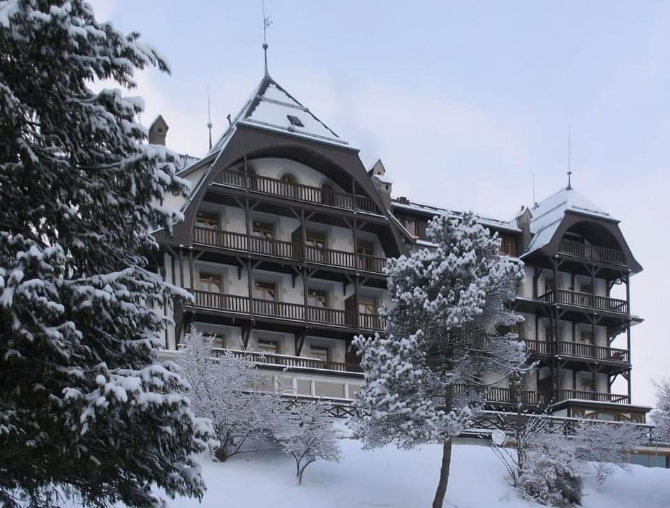 Luxury Apartment, Panoramic Mountain Views, 5 Star Spa Facilities - 4 Bedroom Apartment in Fribourg, Switzerland