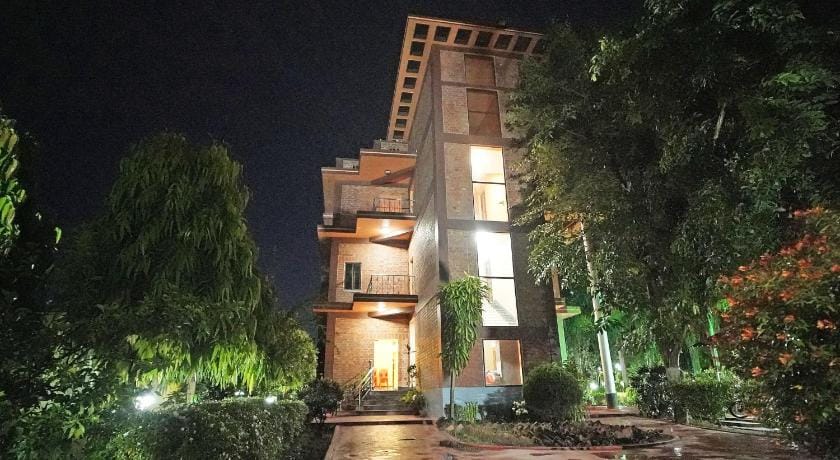 Whispering Woods Inn Hotel in West Bengal