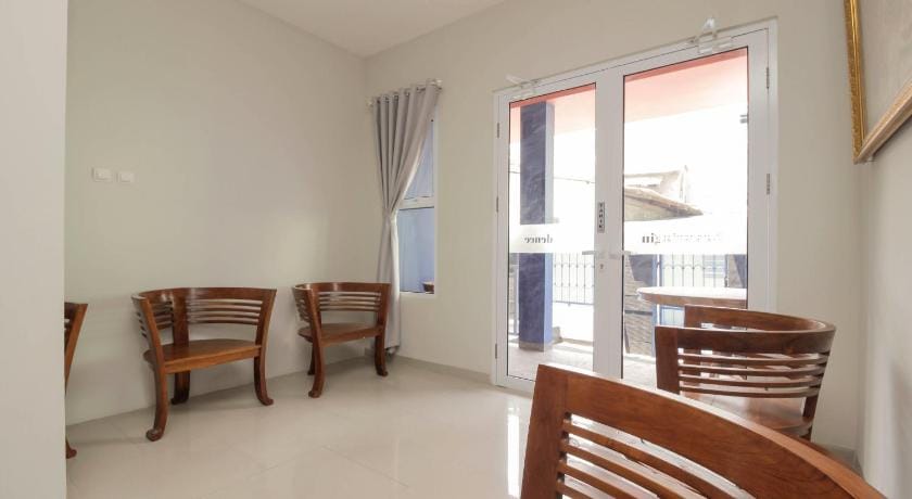 RedDoorz Syariah near Metropolitan Mall Bekasi Bed and Breakfast in West Java