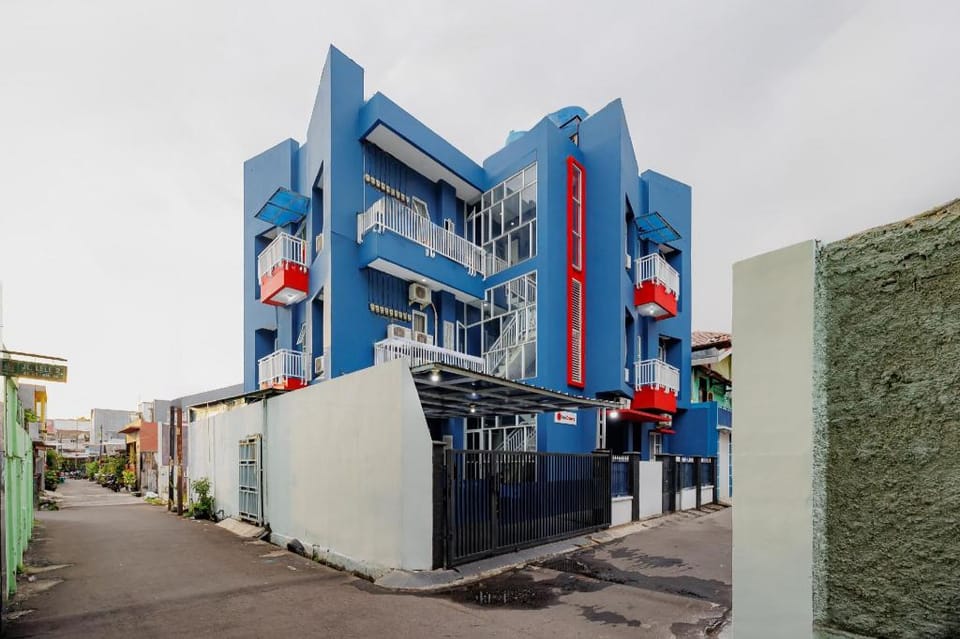 RedDoorz Syariah near Metropolitan Mall Bekasi Bed and Breakfast in West Java