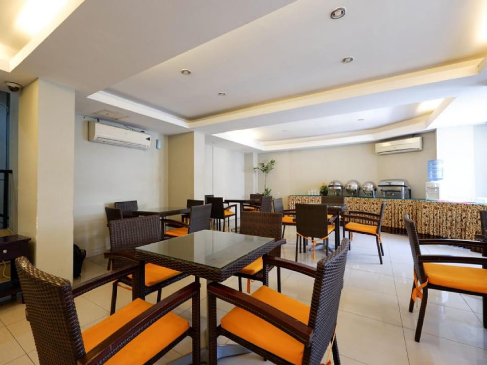 RedDoorz Plus @ Singosari Raya Hotel in Indonesia