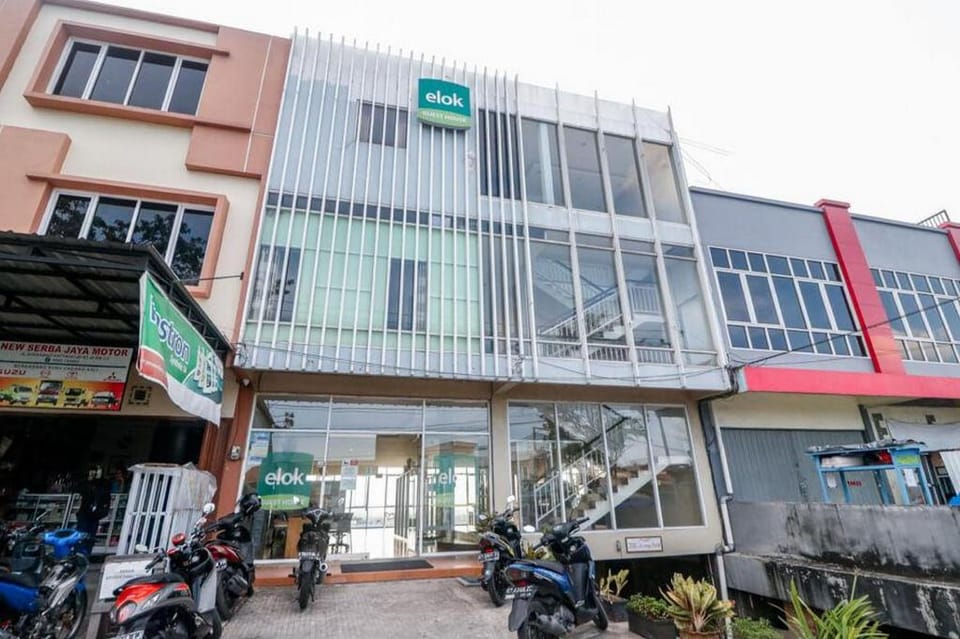 RedDoorz near Terminal Batu Ampar Bed and Breakfast in Indonesia