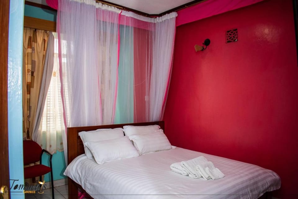 Tommy's Airport Lounge Bed and Breakfast in Nairobi
