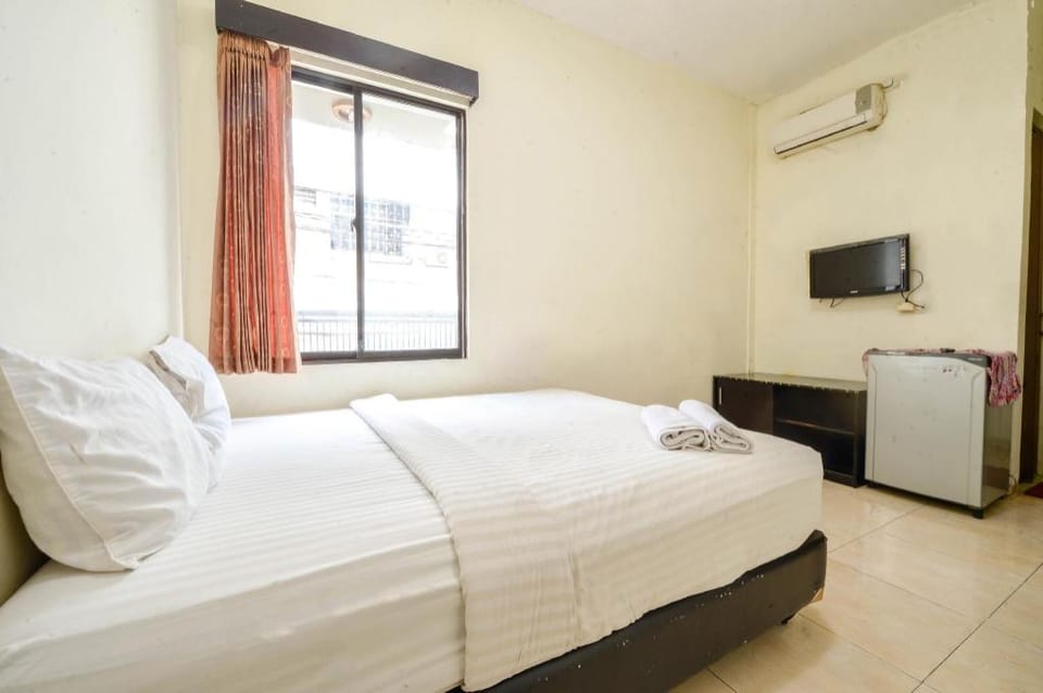Super OYO 122 Oekude Kost Hotel in Jakarta