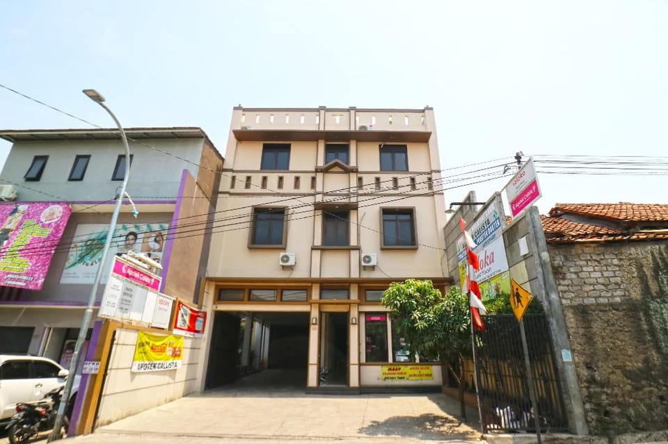 Saloka Guest House Hotel in Bandung