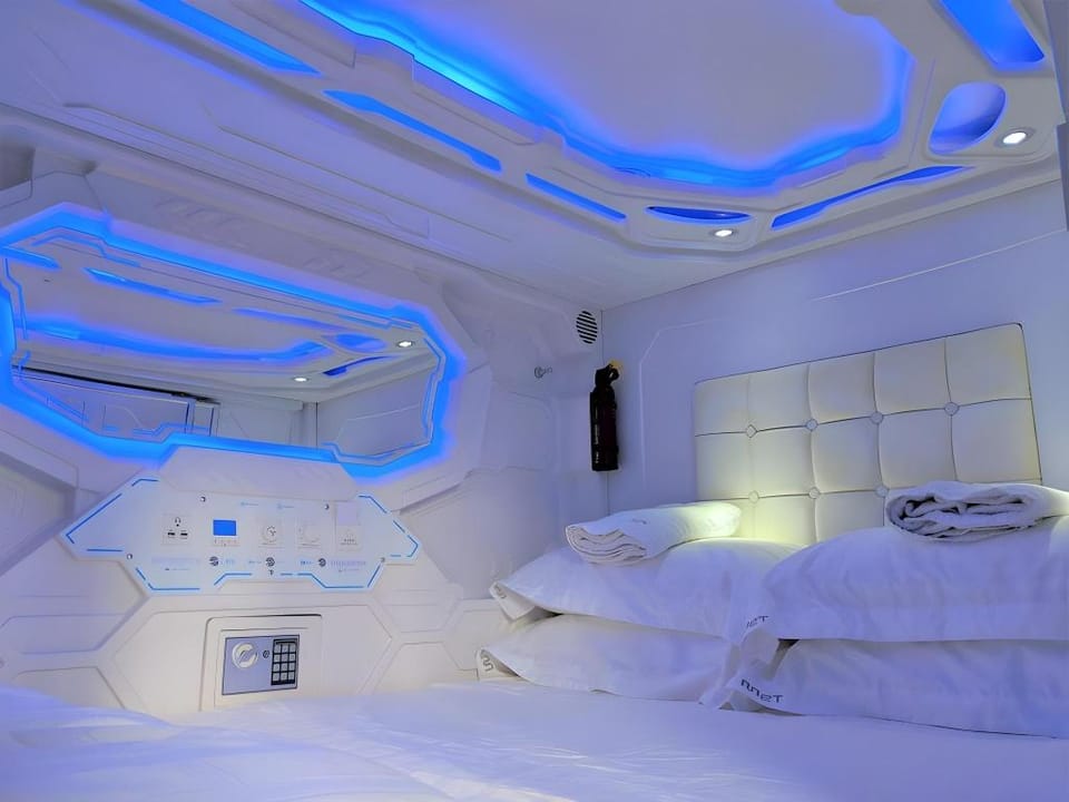 MET A Space Pod @ Arab Street Capsule hotel in Singapore