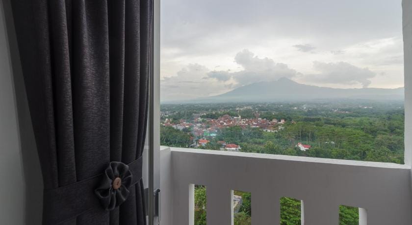 RedDoorz Apartment @ Dramaga Tower Bed and Breakfast in West Java