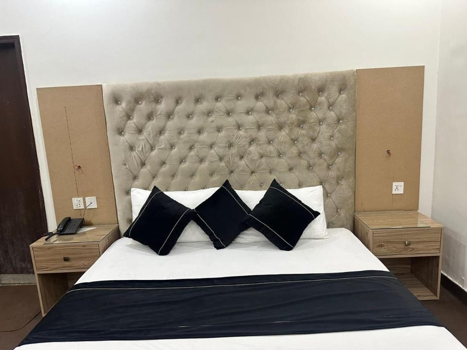 Green Land Hotel Lahore Bed and Breakfast in Lahore
