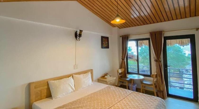 Catba Oasis Bungalows Hotel in Laos