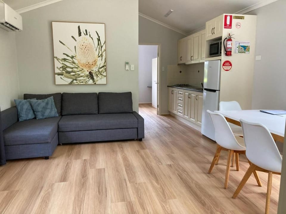 Landsborough Holiday Park Campground/ 
RV Resort in Queensland