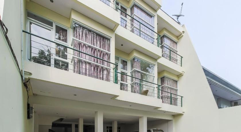RedDoorz near Pancoran Bed and Breakfast in South Jakarta City