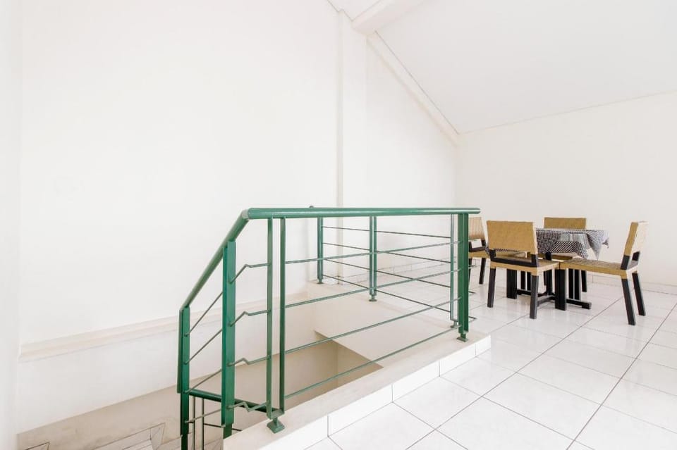 RedDoorz near Pancoran Bed and Breakfast in South Jakarta City