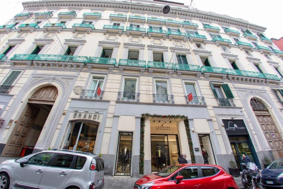 Leone Camere D'autore - CHIAIA Bed and Breakfast in Naples