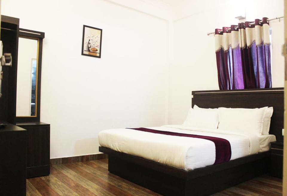Landy Queen Bed and Breakfast in Munnar