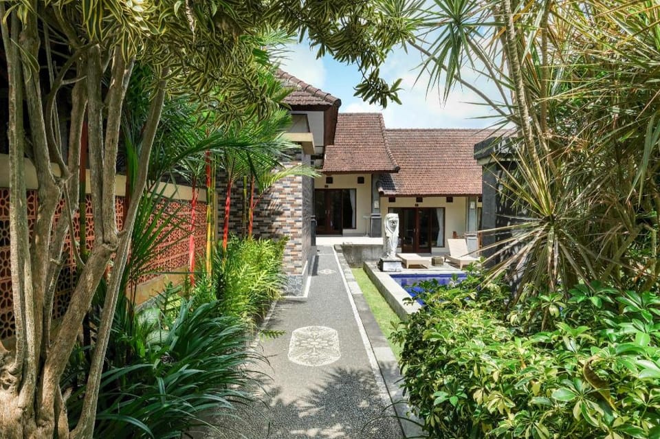 Urbanview Hotel Lilis Cempaka Mas Guesthouse Hotel in North Kuta