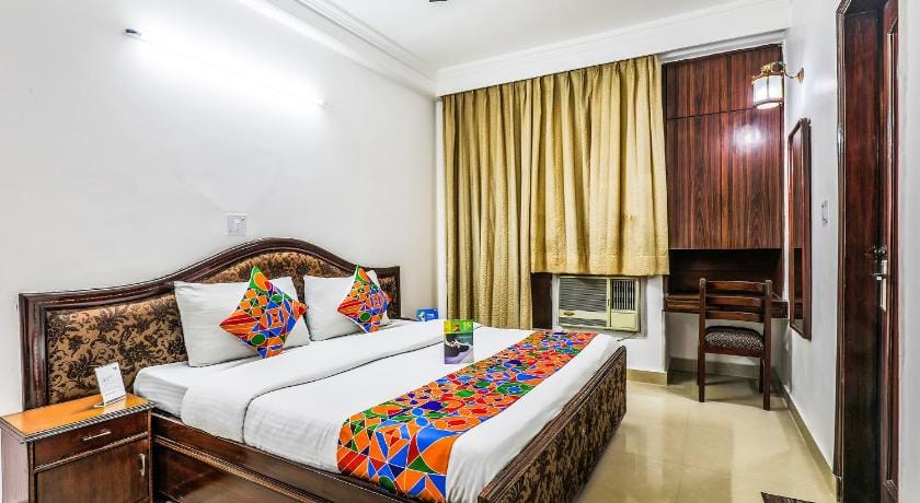 Via Hemkunt Mansion Hotel in Noida