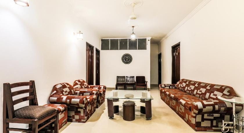 Via Hemkunt Mansion Hotel in Noida